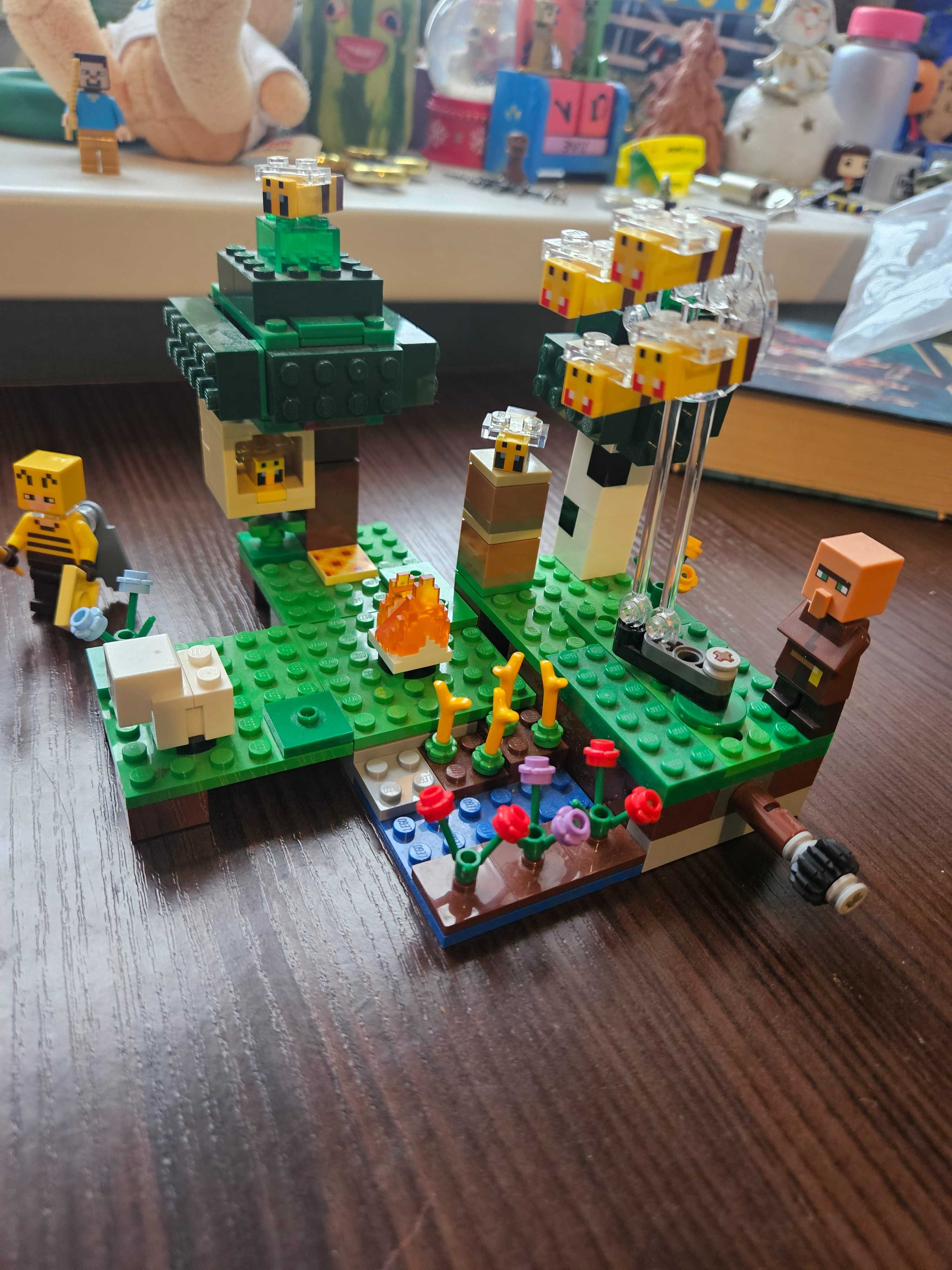 Lego 21165 Конструктор Minecraft 400 деталей "Бджолина ферма"