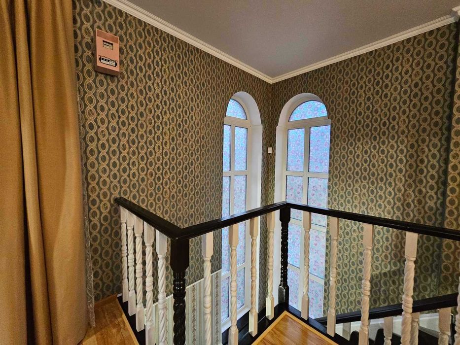 Продаємо  гарну частину будинку з окремим двором на Мальованці