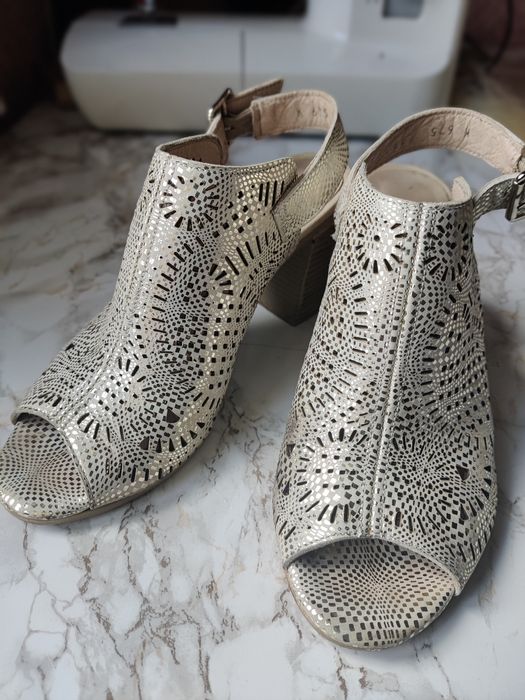 Жіночі туфлі, босоніжки 37 р.