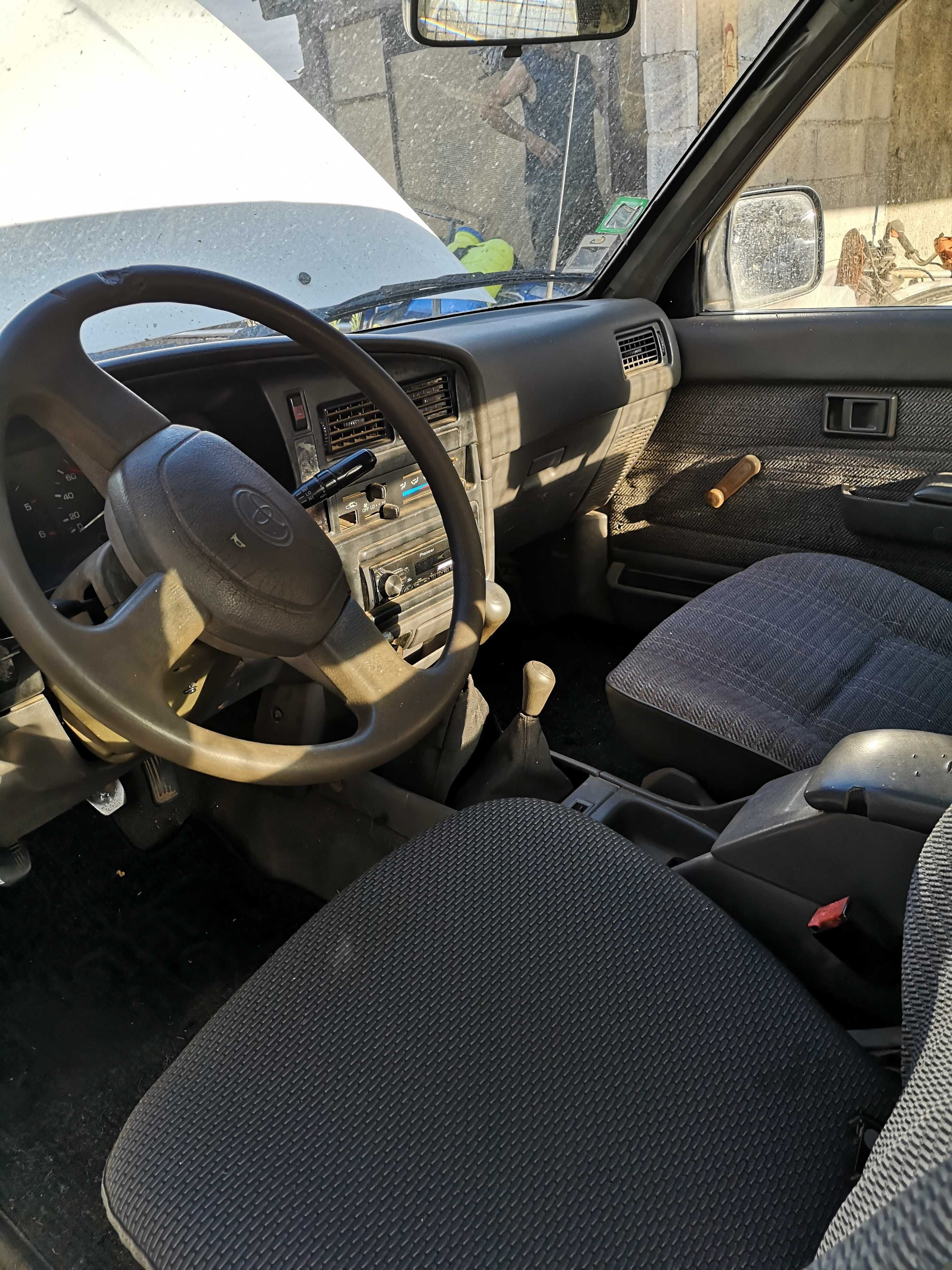 TOYOTA HILUX 2.4D