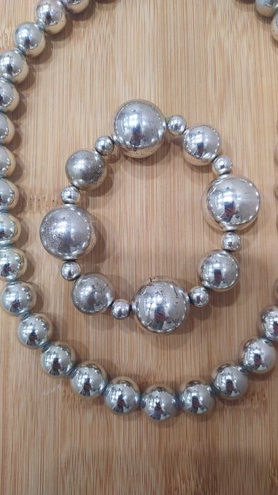 Korale naszyjnik+bransoletka plastikowe kolor srebrny