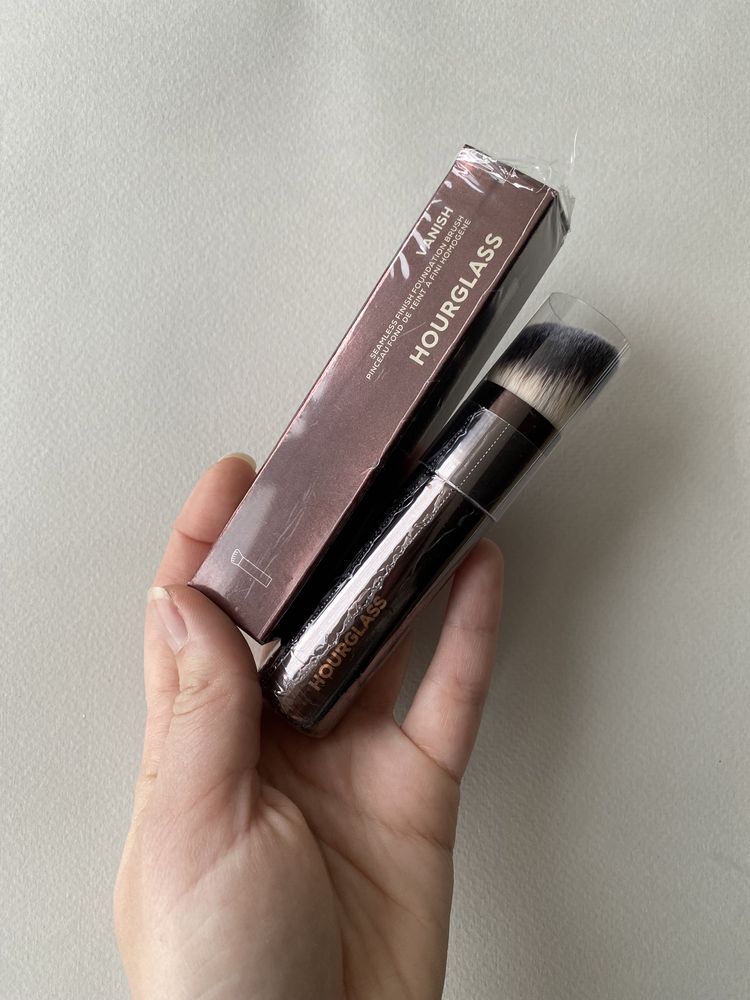 Hourglass пензлик кисть vanish foundation brush для тону