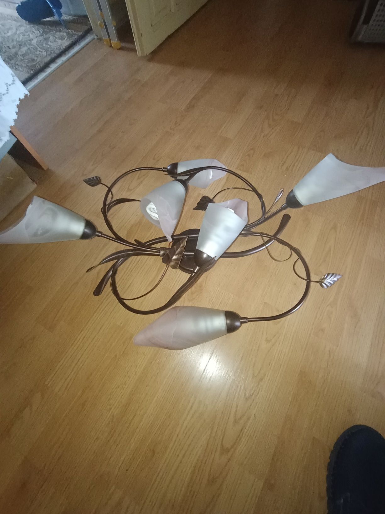 Sprzedam żyrandol i lampę stojąca