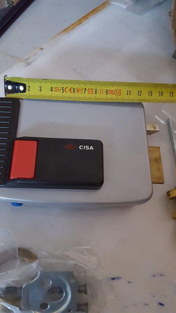 Fechadura eléctrica Cisa e Iseo