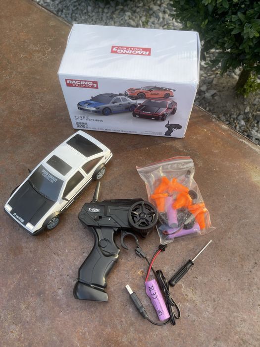 Машинка на пульті. Машинка на радіокеруванні. Дрифт машинка. Тойота.