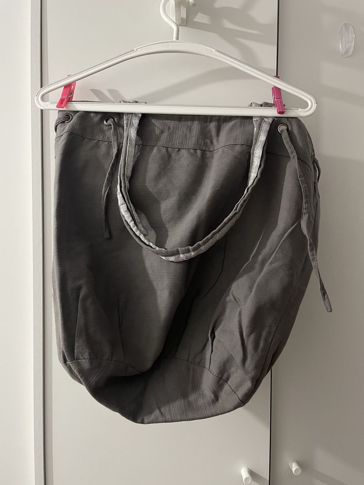 Mala tipo tote bag cinzento