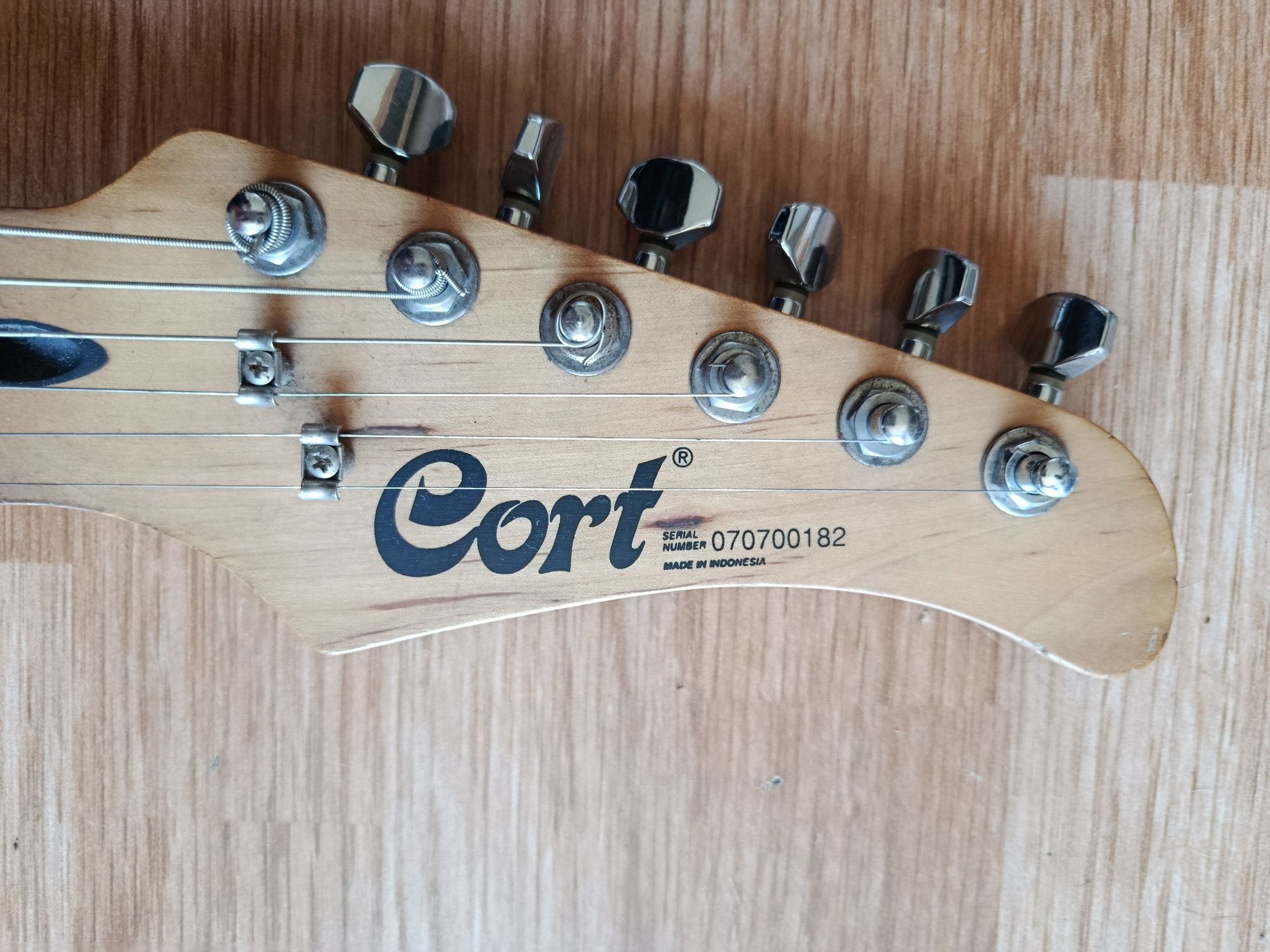 Guitarra Eléctrica Cort G110 (Modelo Stratocaster)