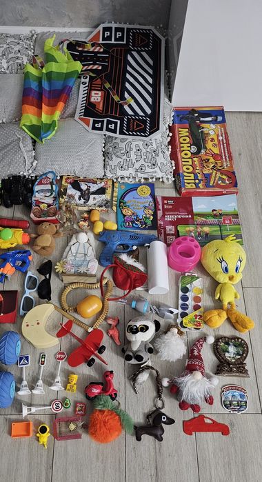 Іграшки дитячі одним лотом