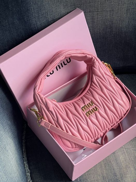 Сумочка miu miu wonder matelasse hobo маленька сумка миу миу
