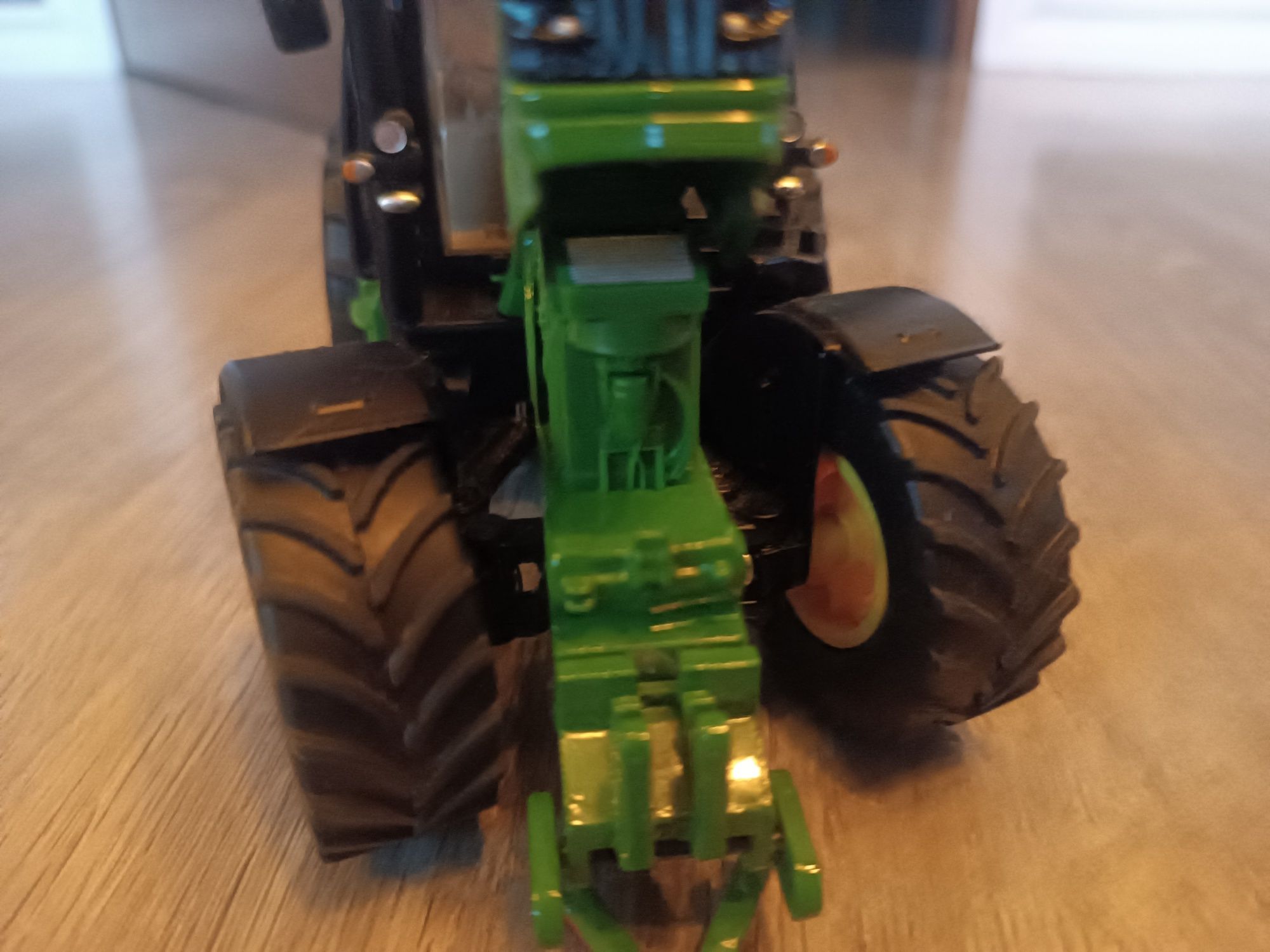 Ciągnik John Deere siku