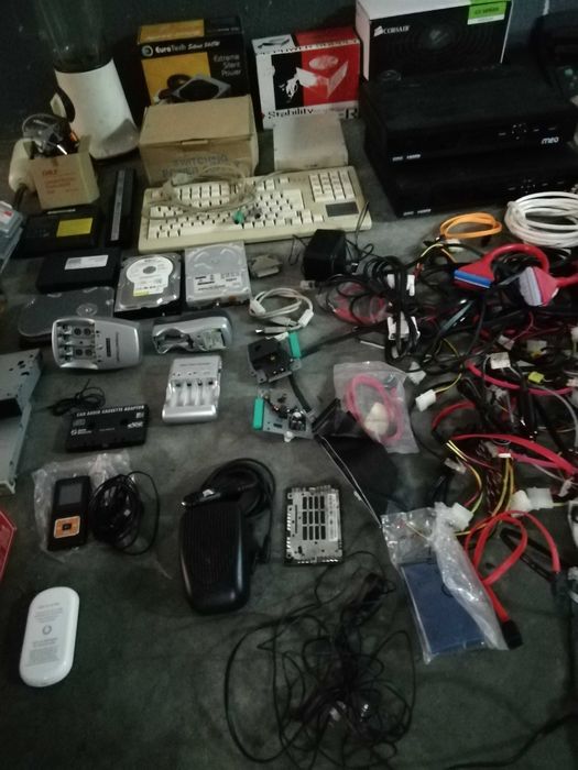 Material eléctrico e electrónico