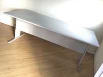 Mesa de escritório metálica grande