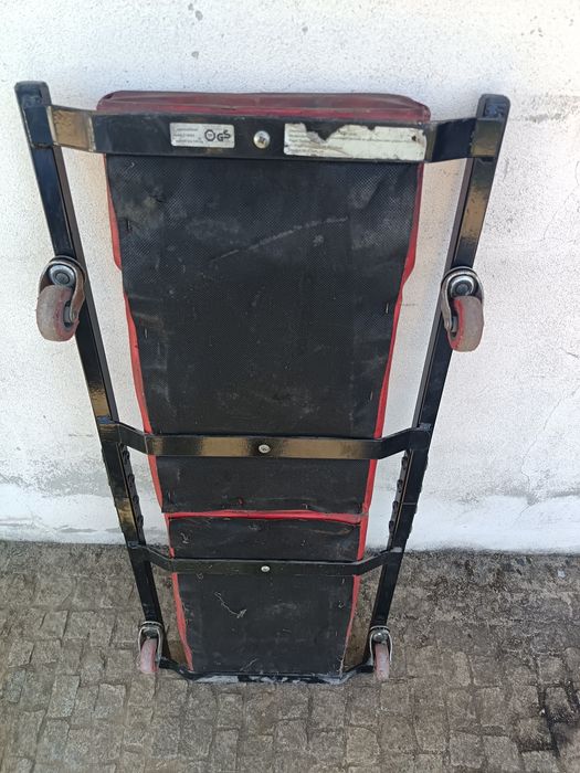 Estrado de mecânico com rodas