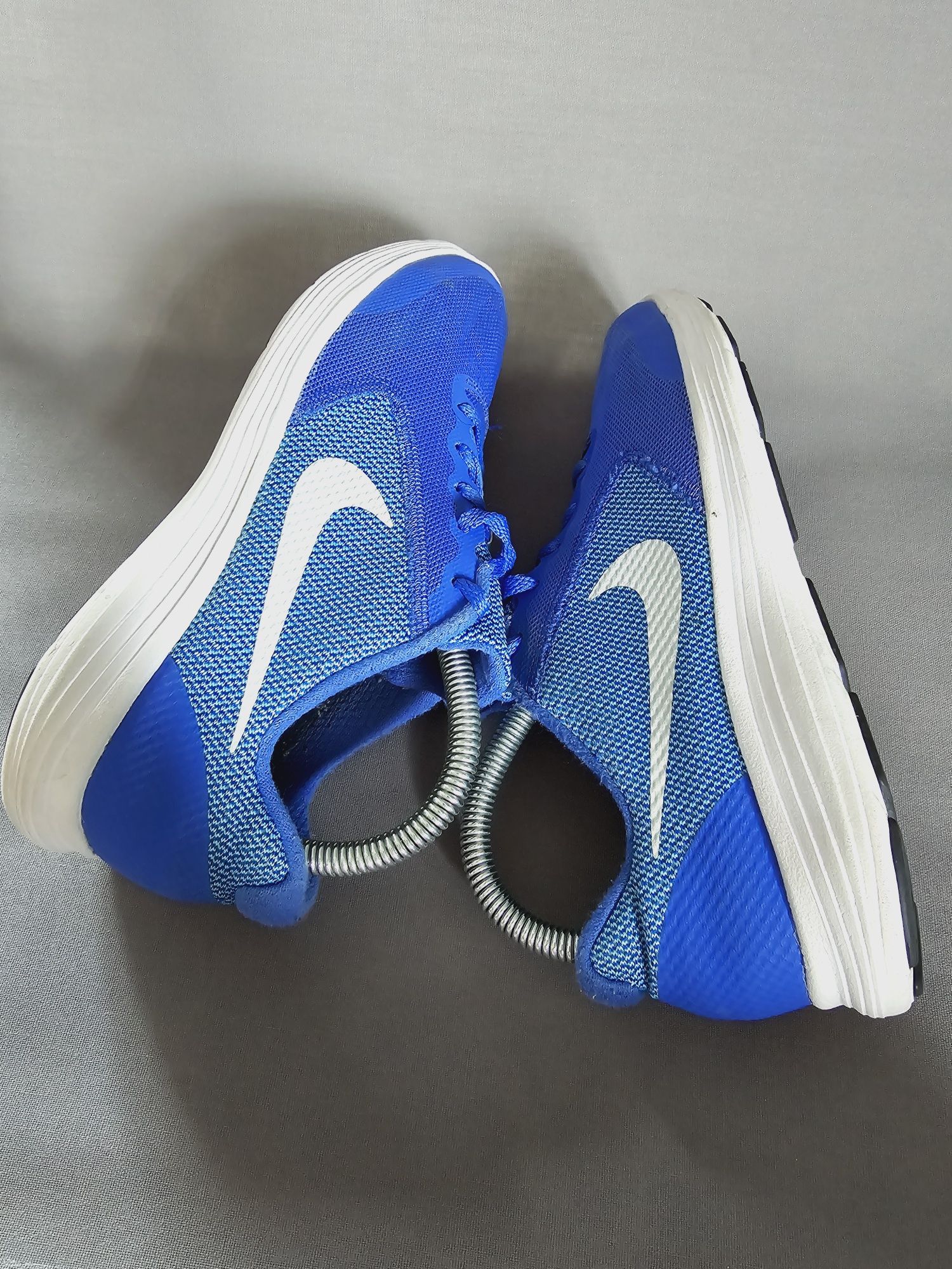 Nike Revolution 3 Gs r.38