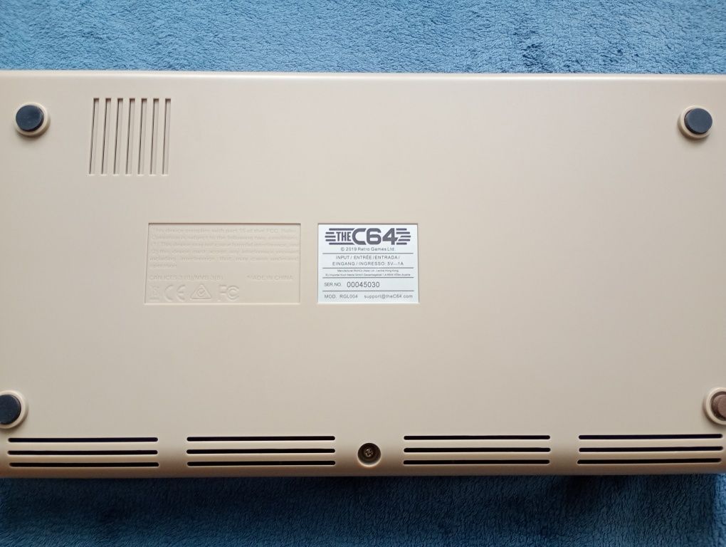 Konsola retro The C64 Maxi