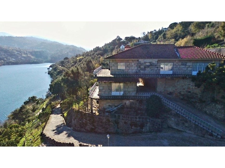 Moradia rústica com vista deslumbrante sobre o Rio Douro