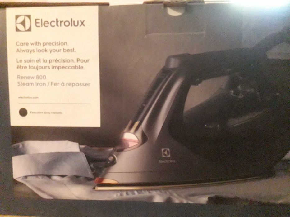Праска з парою Electrolux Renew 800 (нова)