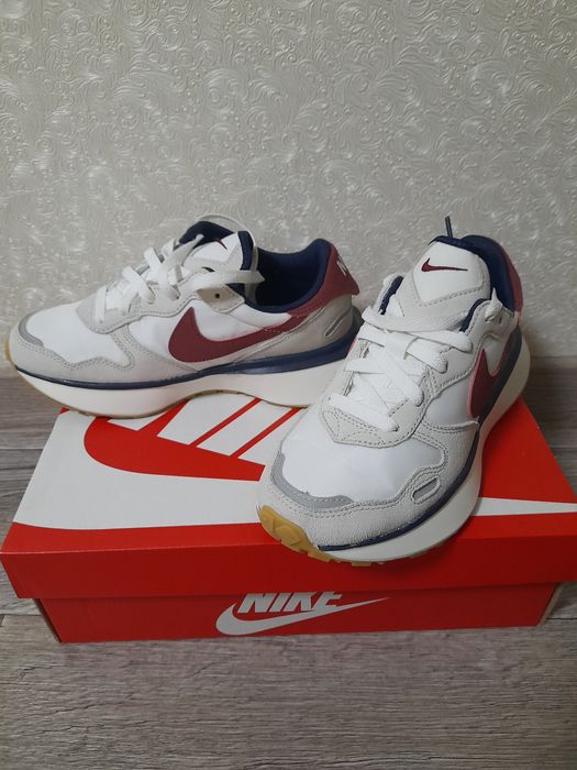 Продам кросівки. Стан практично новий.