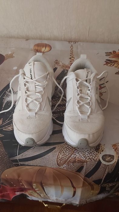 Продам фирменные кросовки.