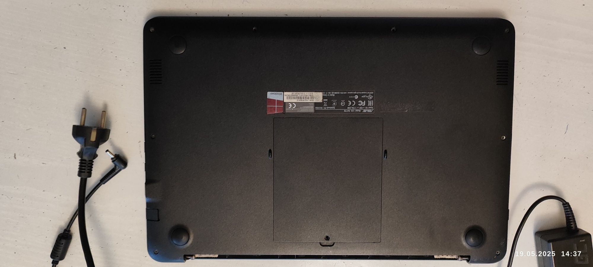 Laptop Asus R417M uszkodzony