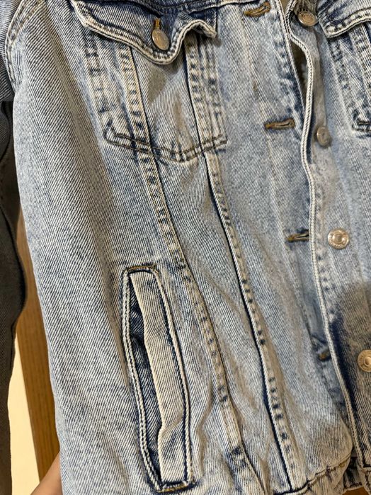 Джинсова куртка з хутром Bershka