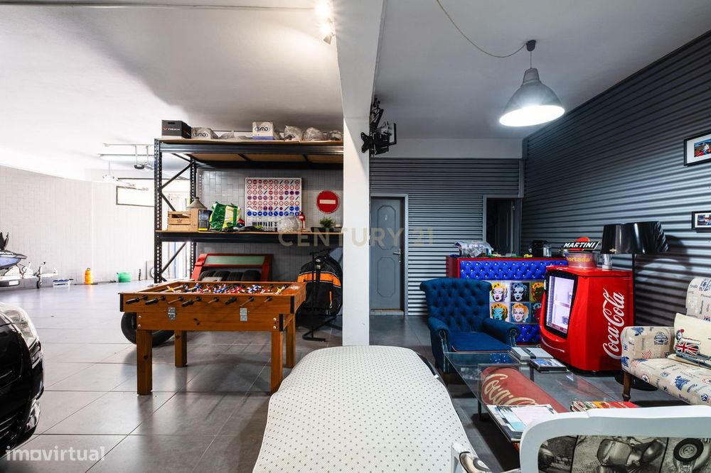 Garagem renovada em Gondomar com 328m²