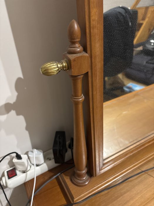 Toaletka drewniania z lustrem