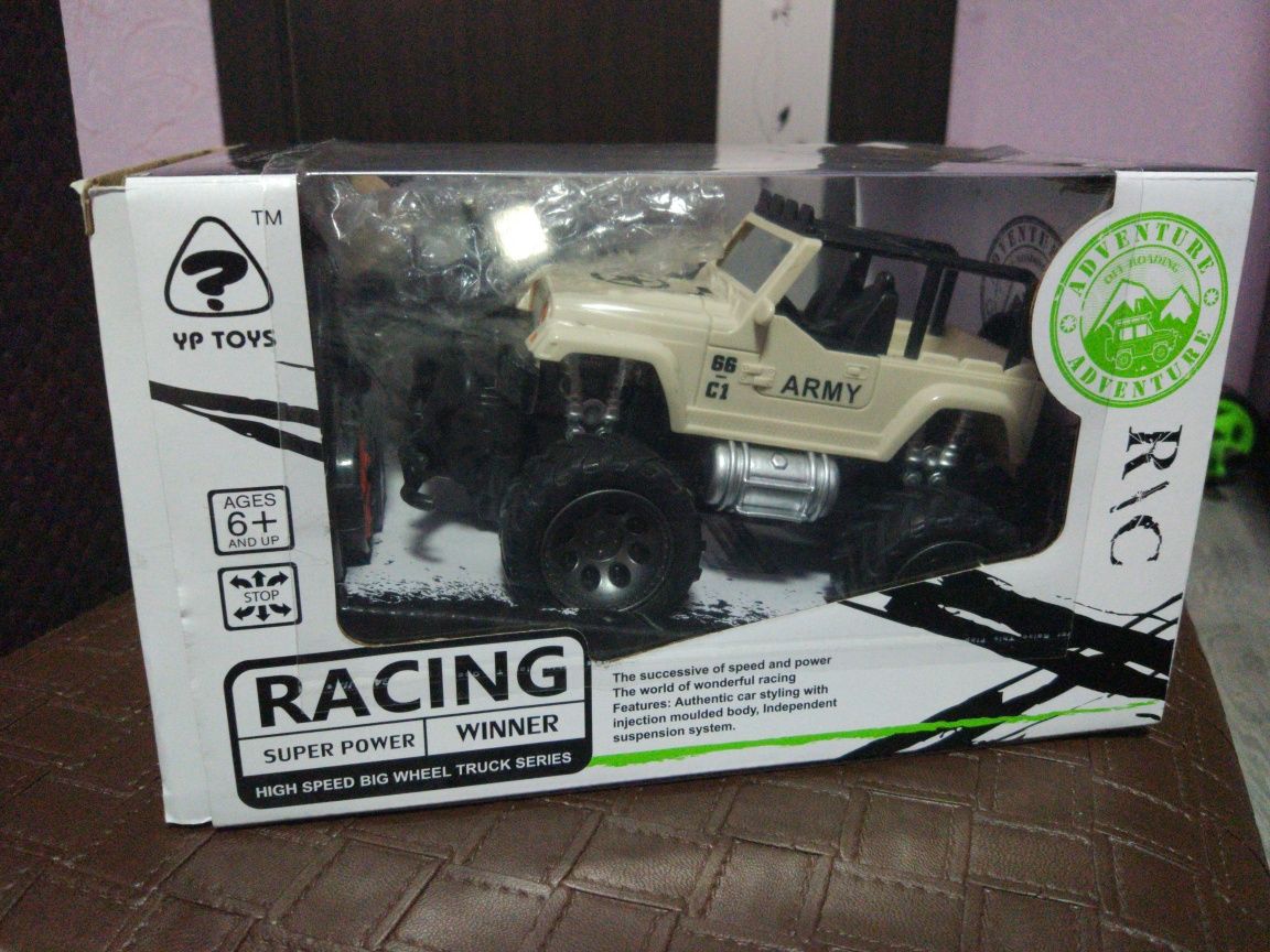 Продам новую игрушку автомобиль на р/у на БАТАРЕЙКАХ !