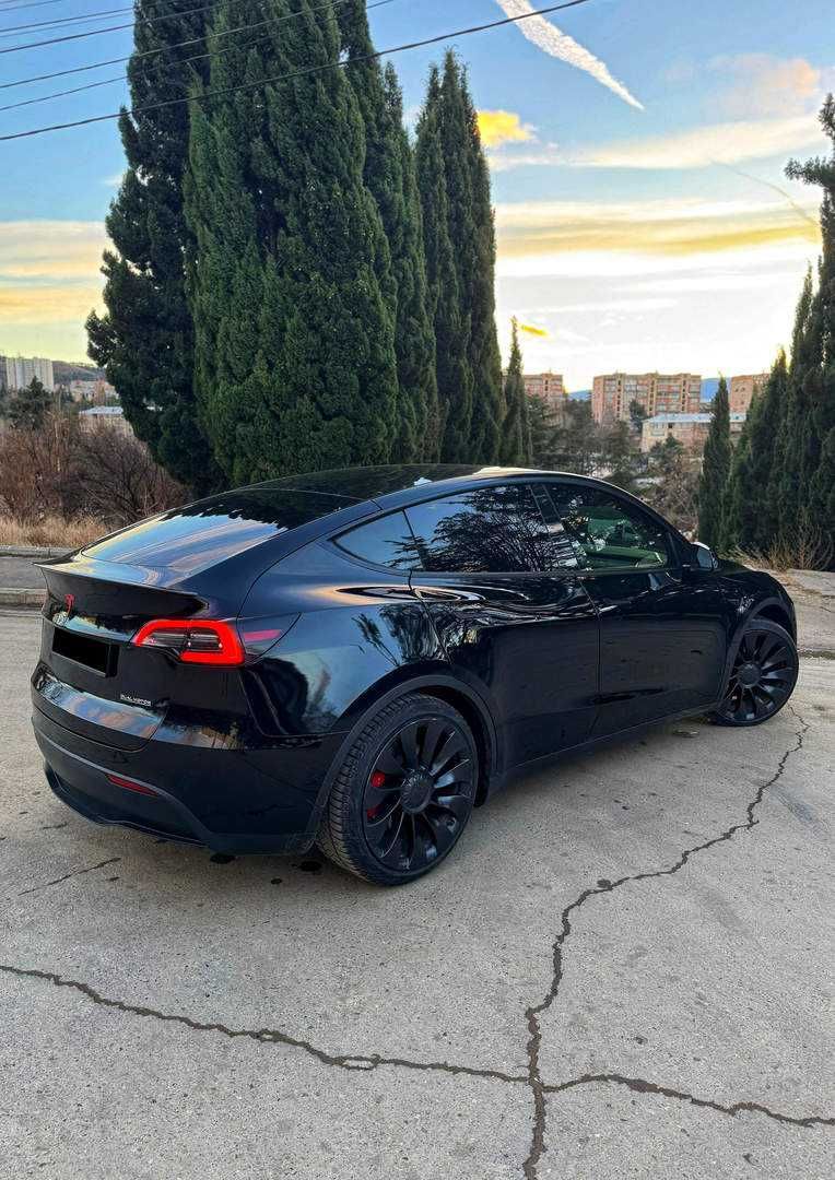 Tesla Model Y 2022 рік