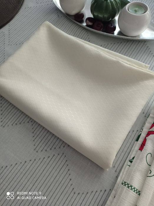 2 obrusy świąteczne 160/ 130 cm