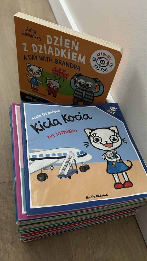 Kicia kocia 35 ksiazeczek + 2 pluszaki