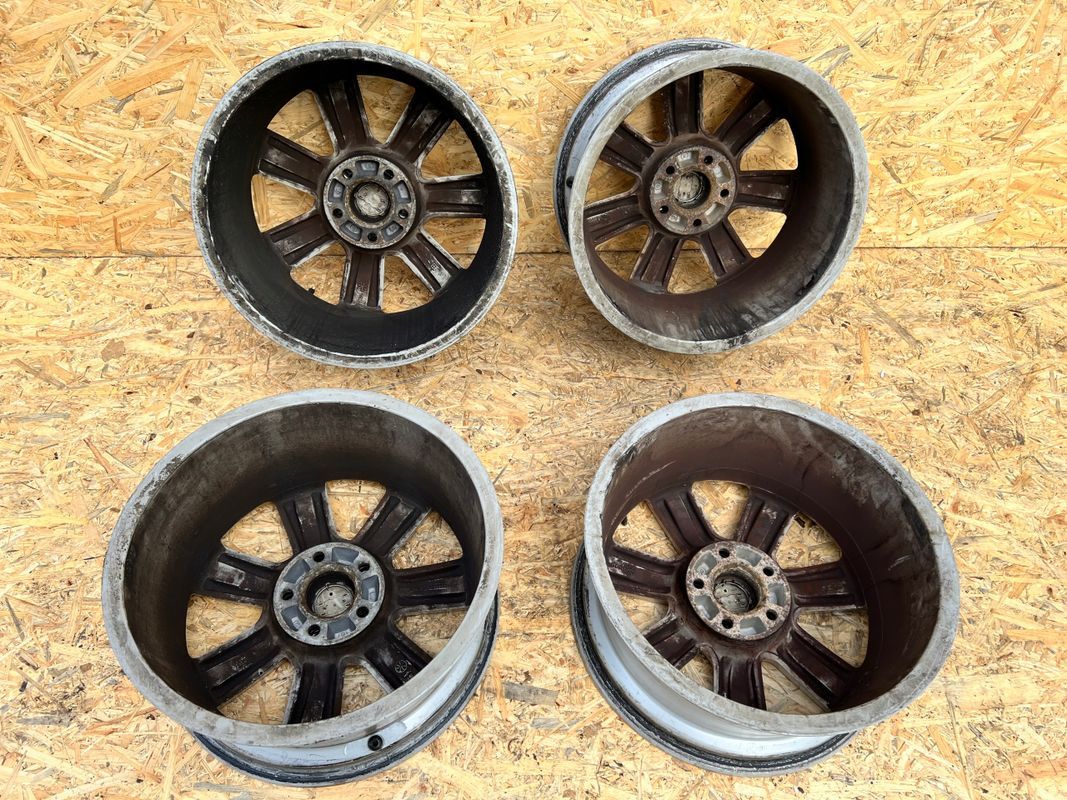 Audi A4 B8 Felgi Aluminiowe 17/7,5Jx17H2 Et45 Komplet Oryginał
