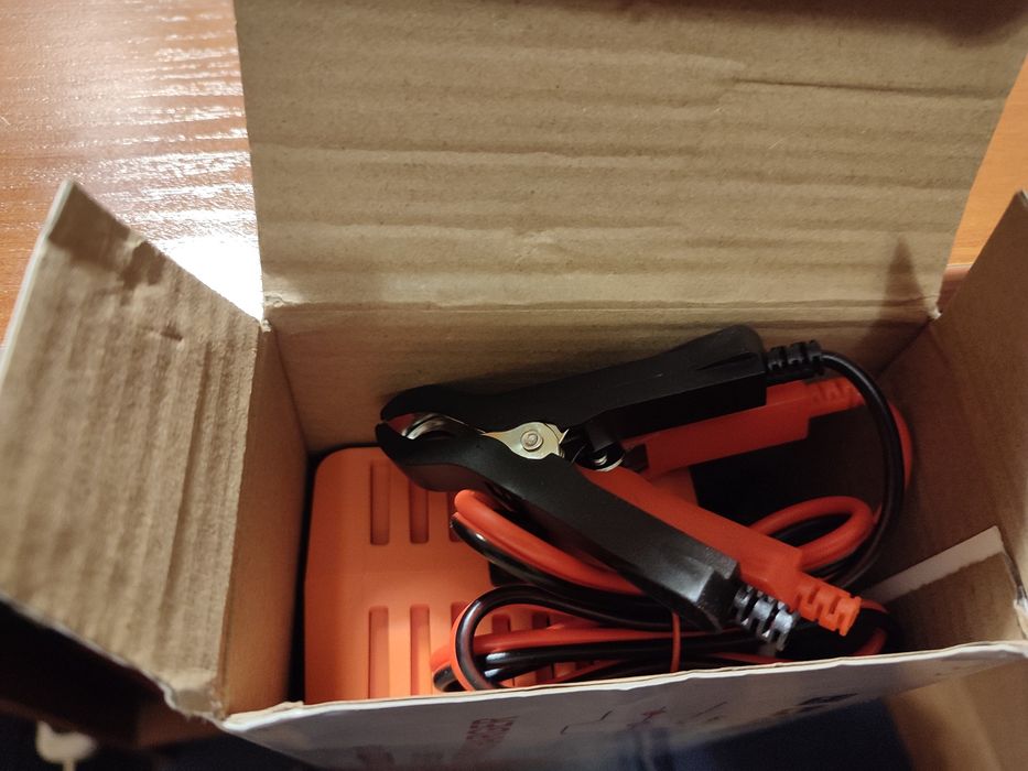 Зарядний пристрій 12В 12А для акумуляторів