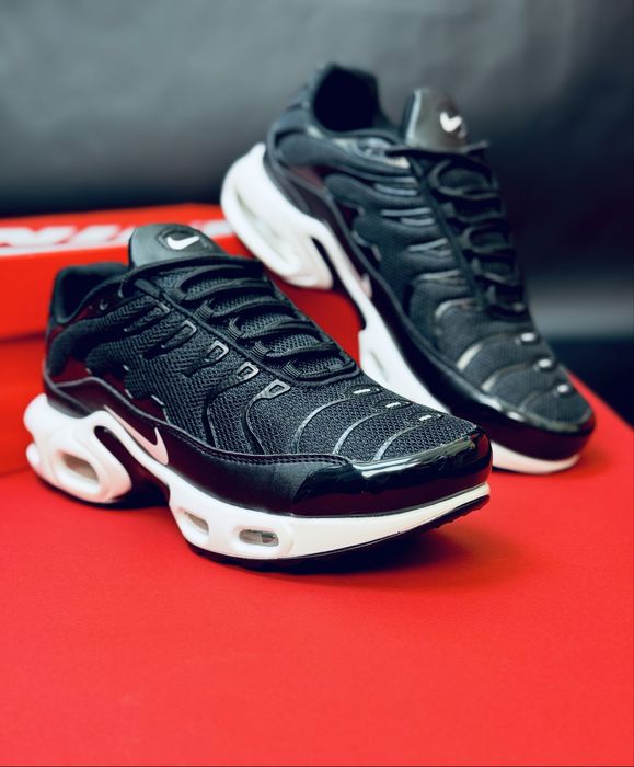 Кроссовкр мужские Nike черно белые / Найк кросовки мужские Тн Nike Tn