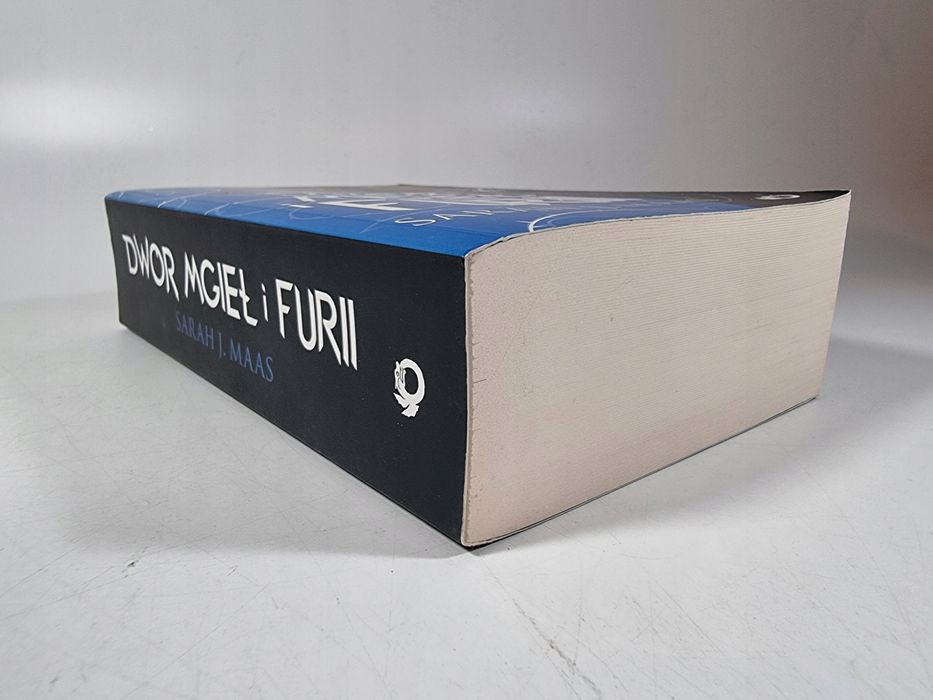 Dwór Mgieł i Furii / Sarah J. Maas