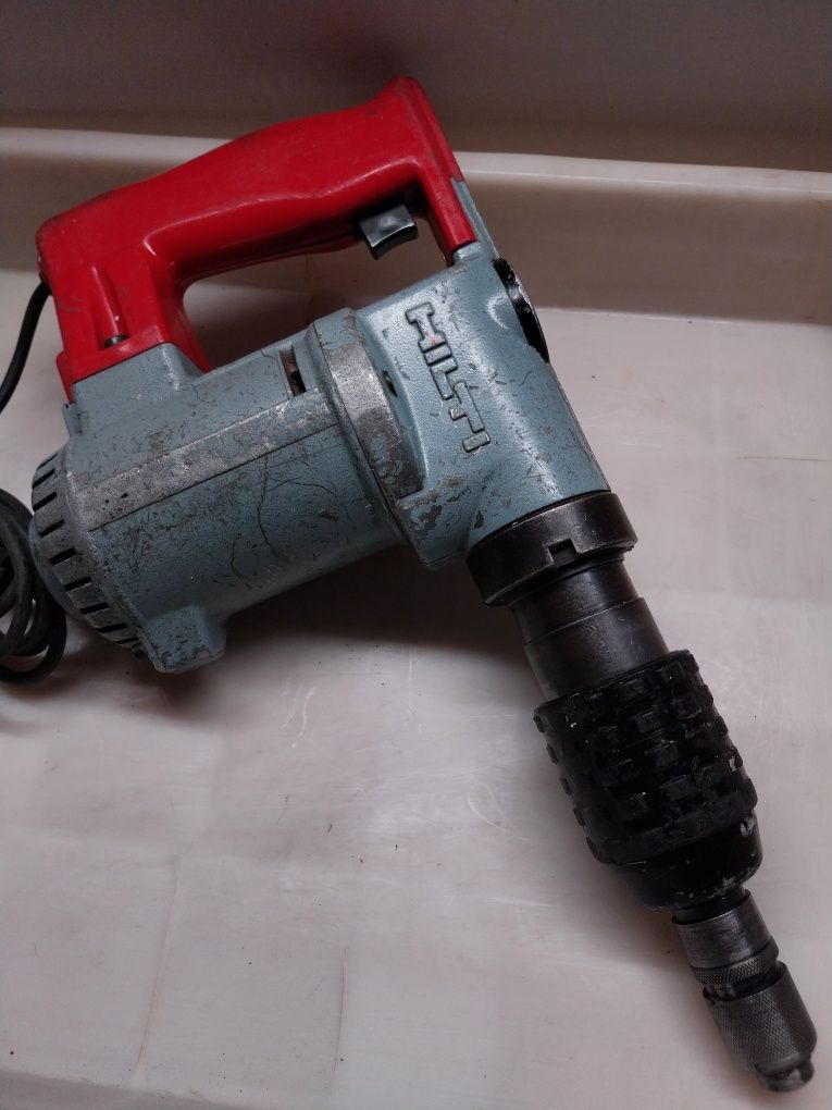 Martelo eletrico Hilti. Bom estado. Sem caixa.