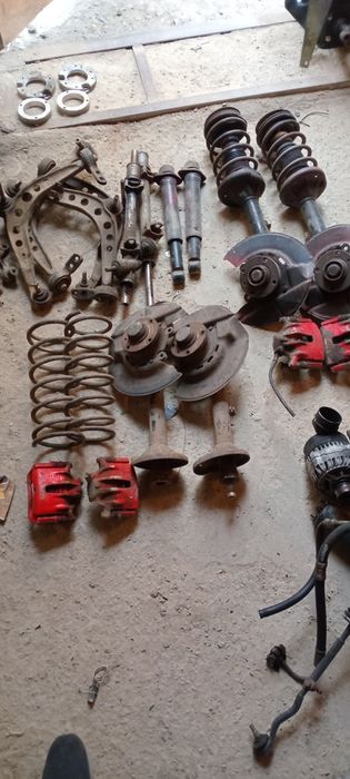 Передні стойки у зборі на 51 колбі до BMW E30.