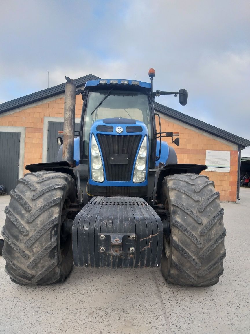 Ciągnik rolniczy New Holland 8040