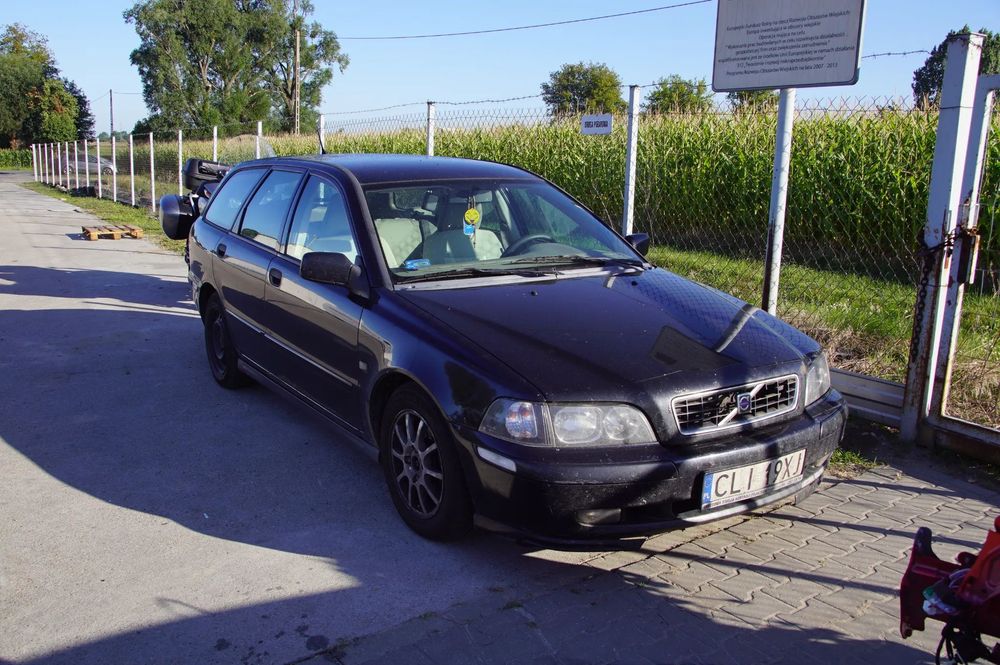 Auto na części - Volvo V40 I Lift 1.9 Di 115 KM D4192T3 M56 2003R Silnik Skrzynia Drzwi Szyba Maska Klapa Zderzak Lusterko Deska Kokpit Sensor Moduł Licznik Kierownica