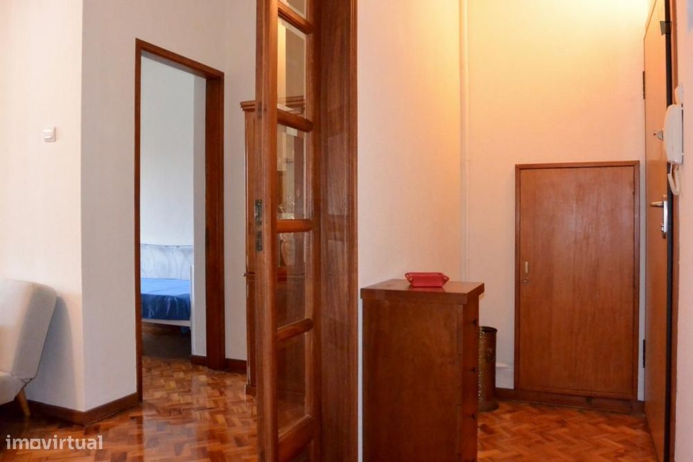 Quarto - localizado em Lordelo do Ouro Porto