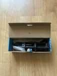 Samozamykacz Assa Abloy DC110 czarny do drzwi 80kg