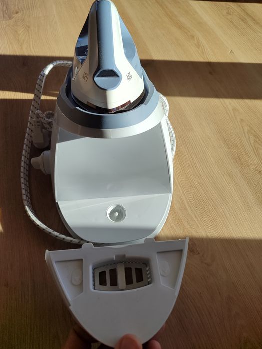 Ferro engomar a vapor AEG