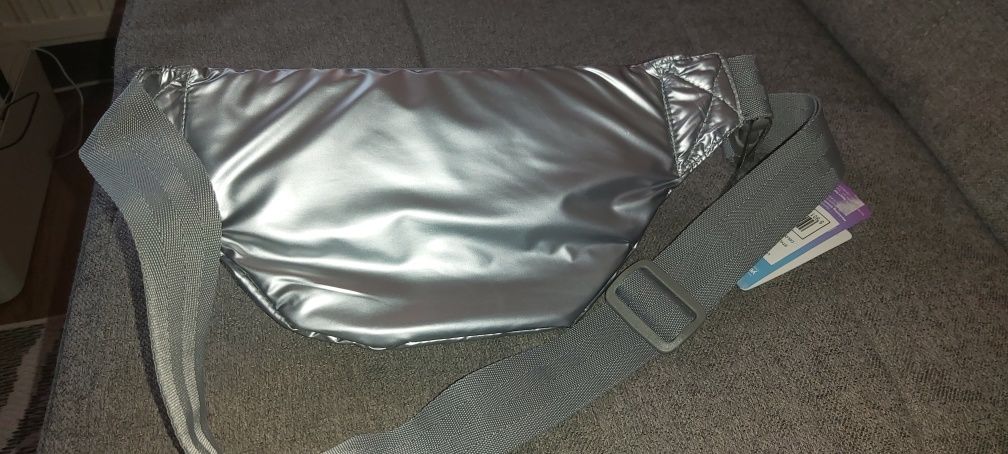 Hit metal Saszetka męska nerka sportowa unisex firma niemiecka lo