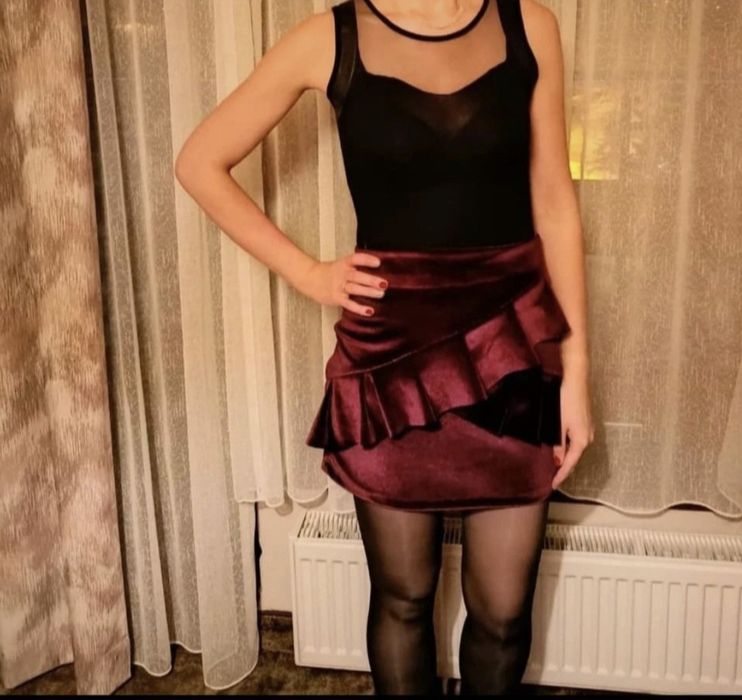 Komplet - czarne body i spódniczka burgundowa Bereshka S święta