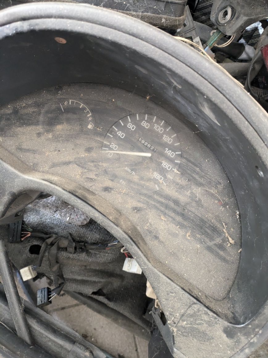 Vendo material Toyota Starlet ep8