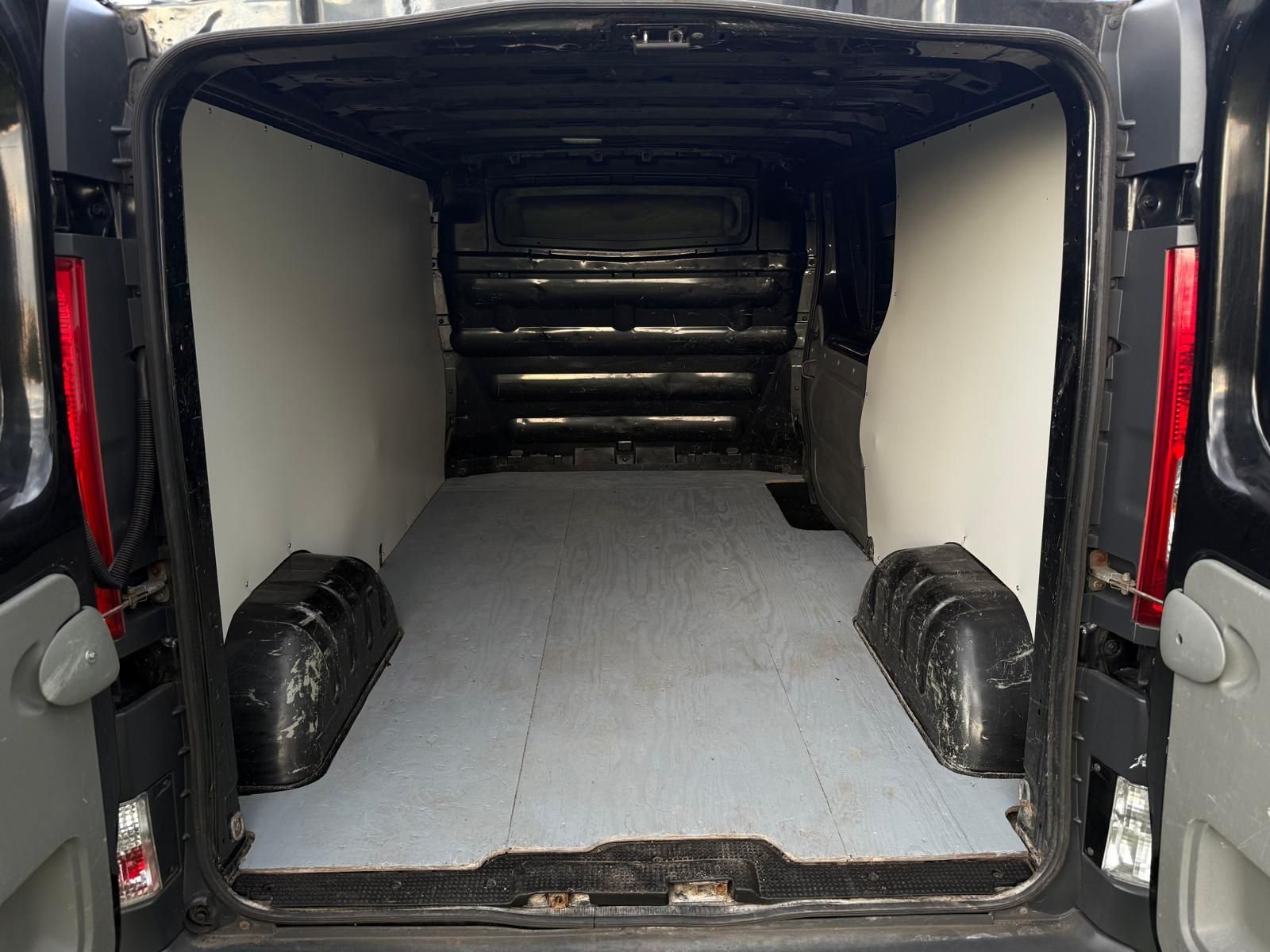 Opel Vivaro Long