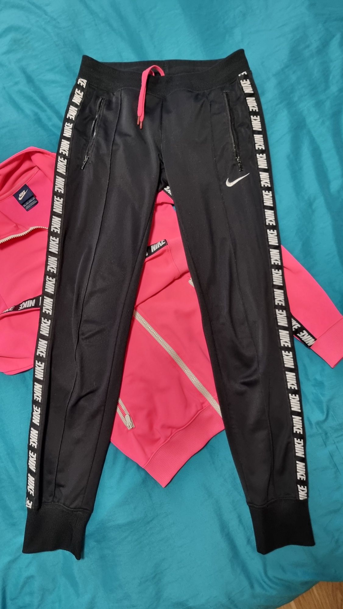 Оригинал,костюм спортивный Nike ,XS