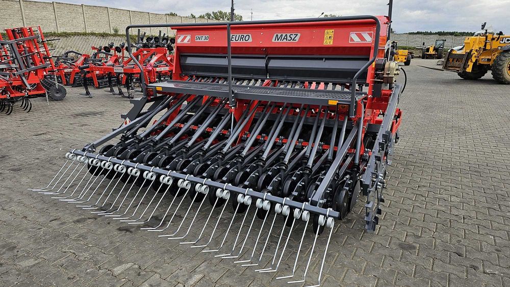 Siewnik Zbożowy Nabudowany Uprawowo-Siewny EURO-MASZ 2.5 3m Talerzowy