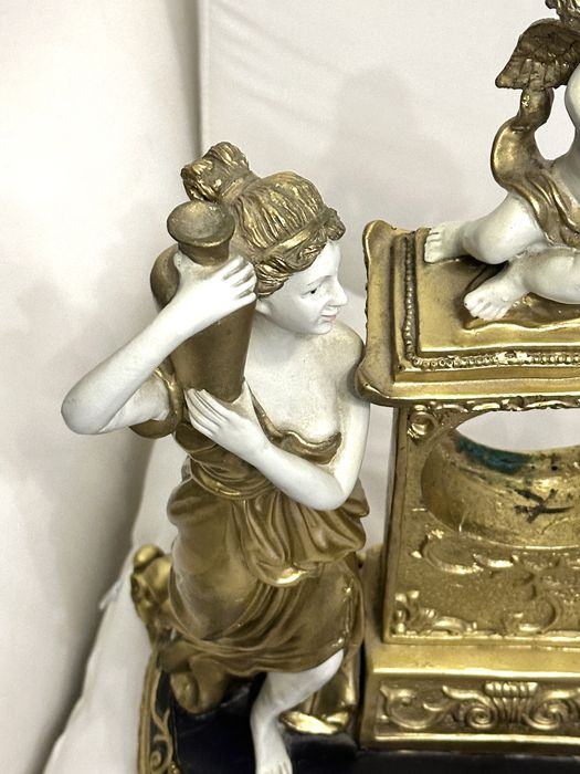 Італійська вінтажна статуетка під годинник