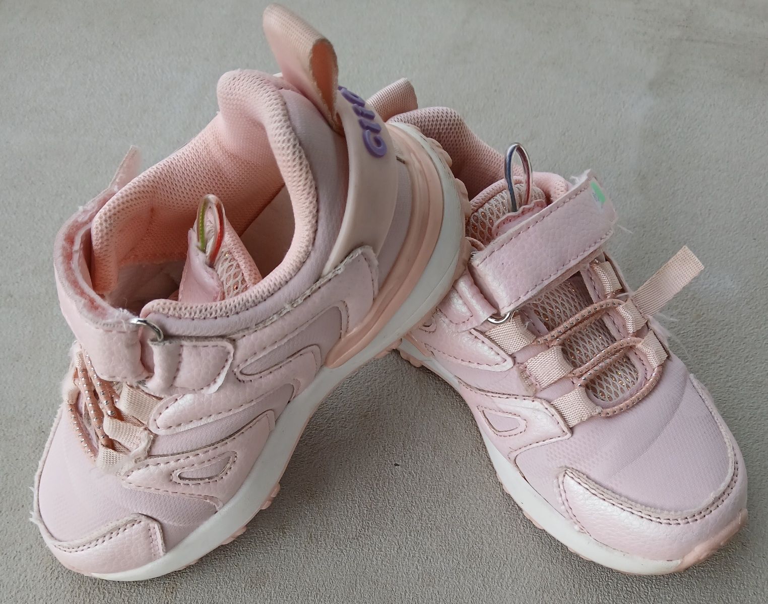 Adidasy dla dziewczynki r.29
